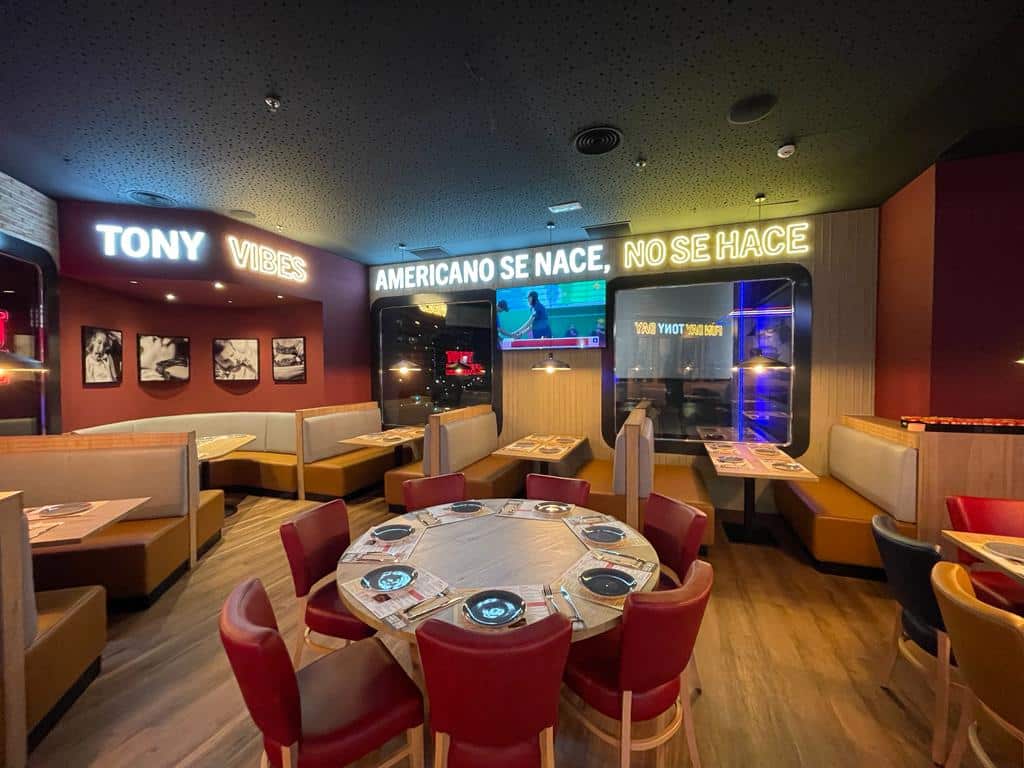 Apertura Tony Romas aeropuerto